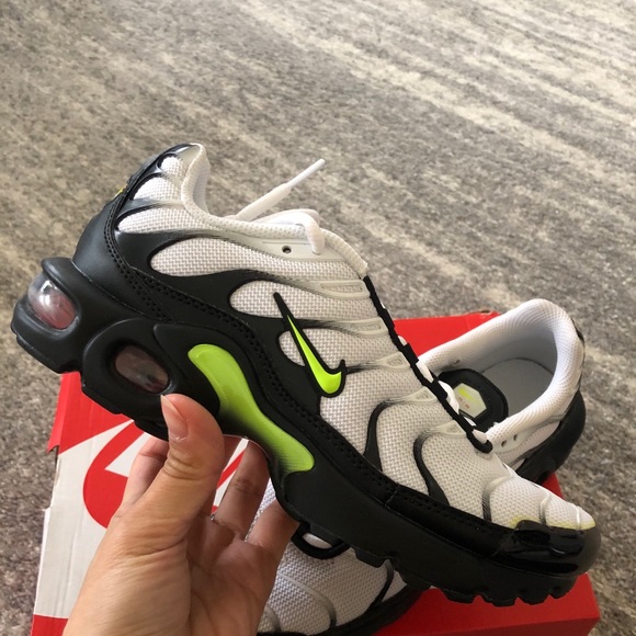 ✔️ NIB✔️ NIKE 'White Volt' Air Max Plus - Picture 2 of 11